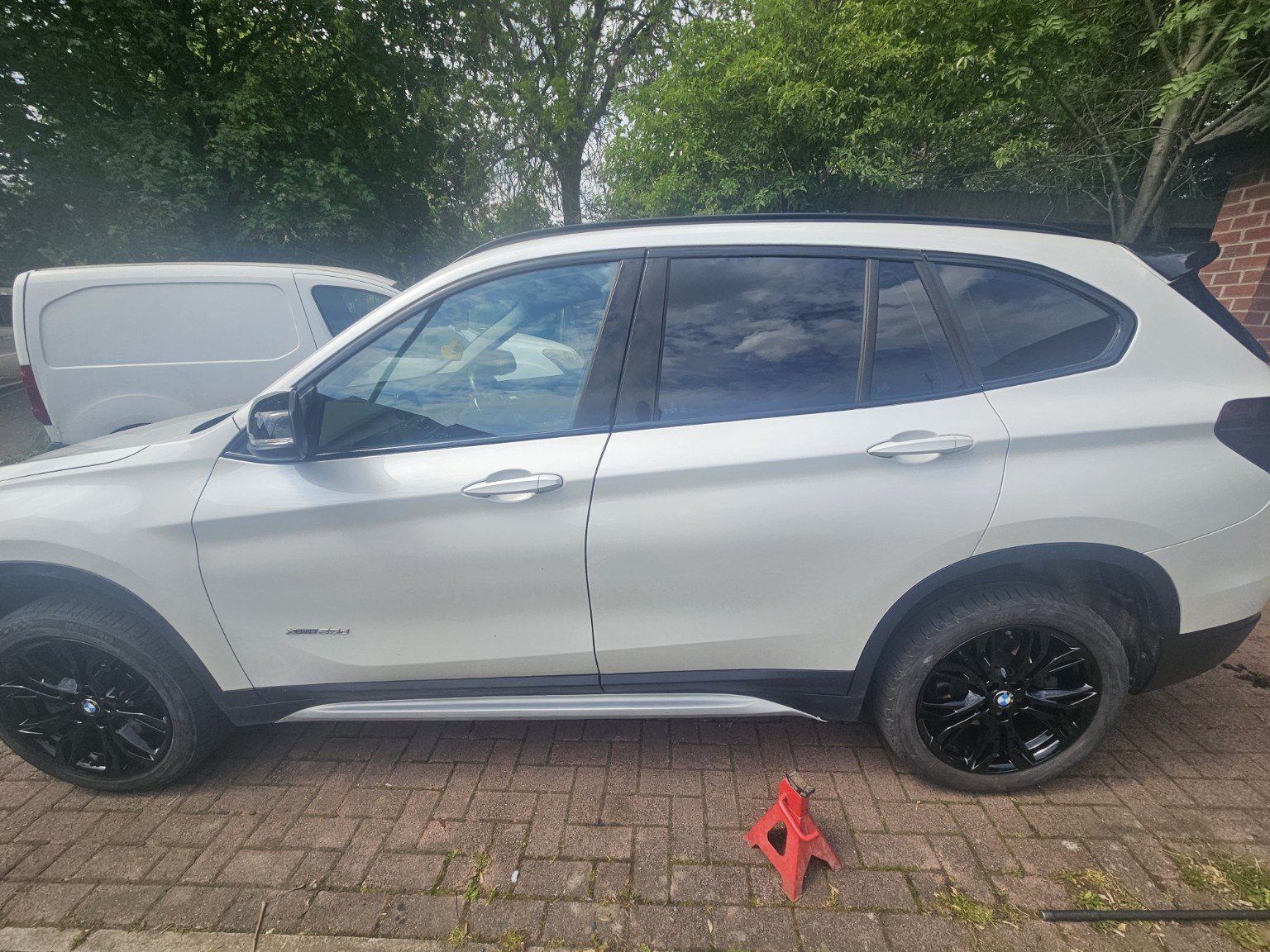 White BMW with gloss black alloy wheels